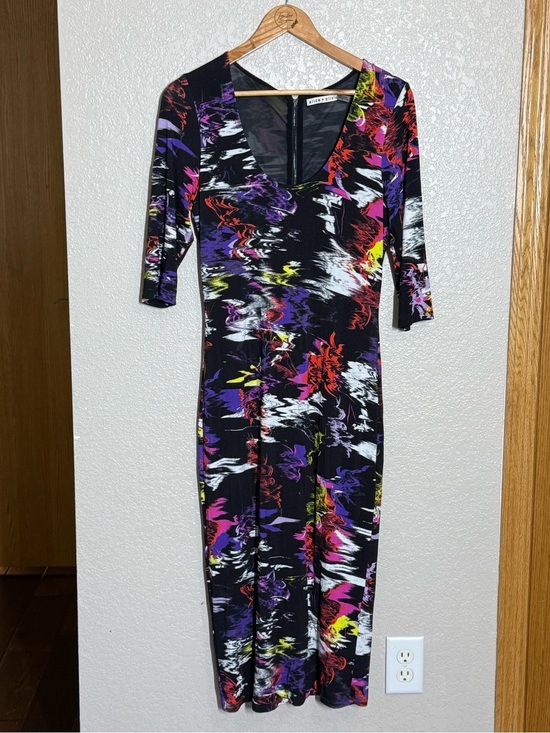 Alice + Olivia Dresses & Skirts - Alice & Olivia Delora Midi Dress Fitted Scoop Neck Size 12